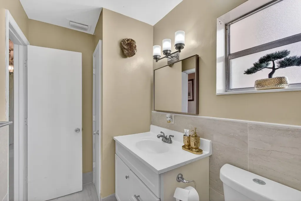1827 Pinehurst Drive West Palm Beach FL 33407