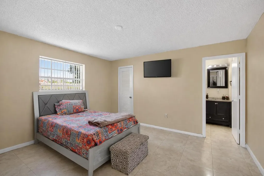 1827 Pinehurst Drive West Palm Beach FL 33407