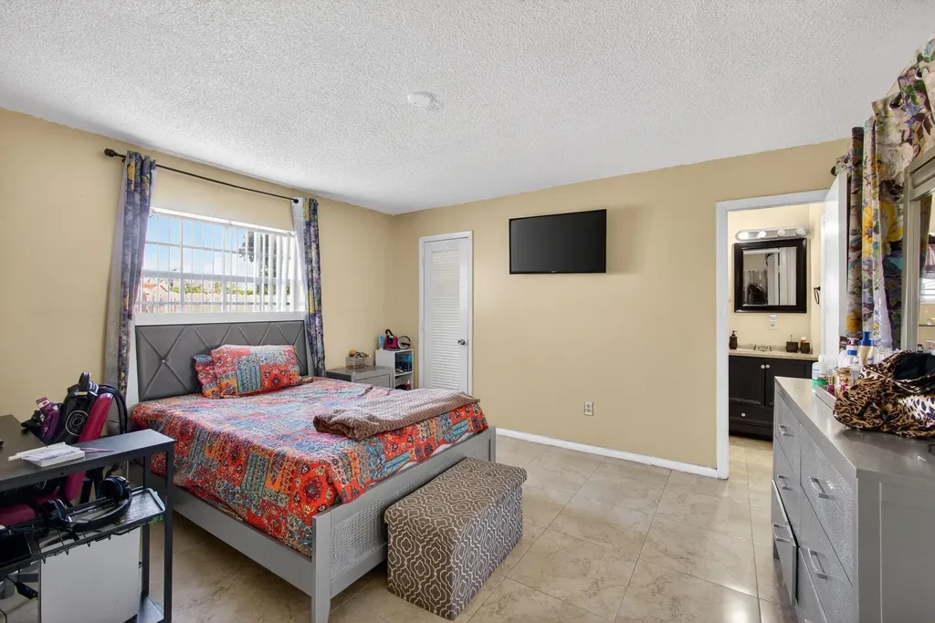 1827 Pinehurst Drive West Palm Beach FL 33407