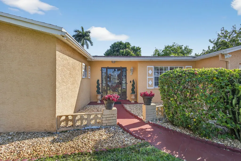 1827 Pinehurst Drive West Palm Beach FL 33407