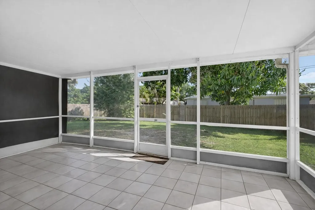 1827 Pinehurst Drive West Palm Beach FL 33407