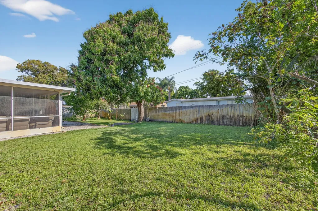 1827 Pinehurst Drive West Palm Beach FL 33407
