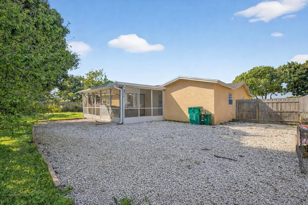 1827 Pinehurst Drive West Palm Beach FL 33407