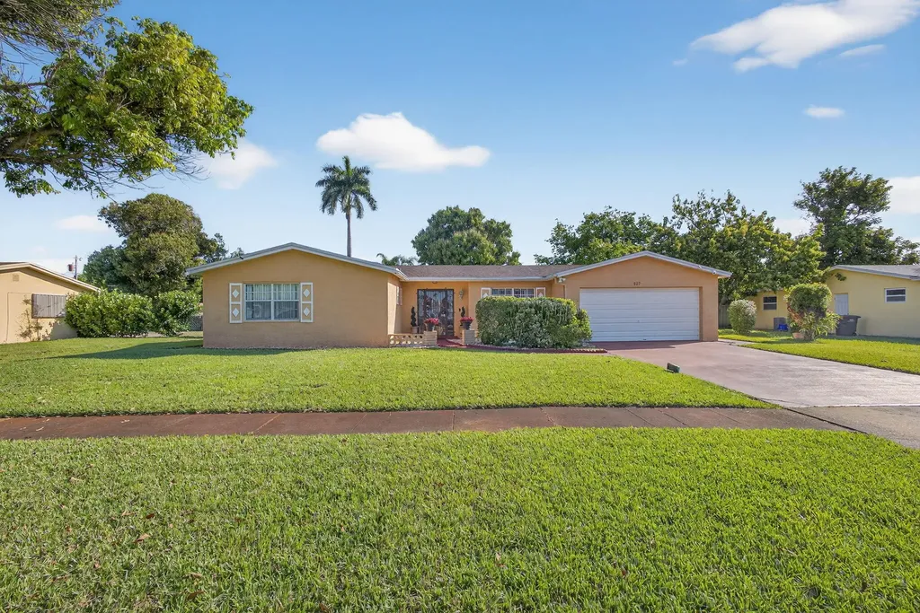 1827 Pinehurst Drive West Palm Beach FL 33407