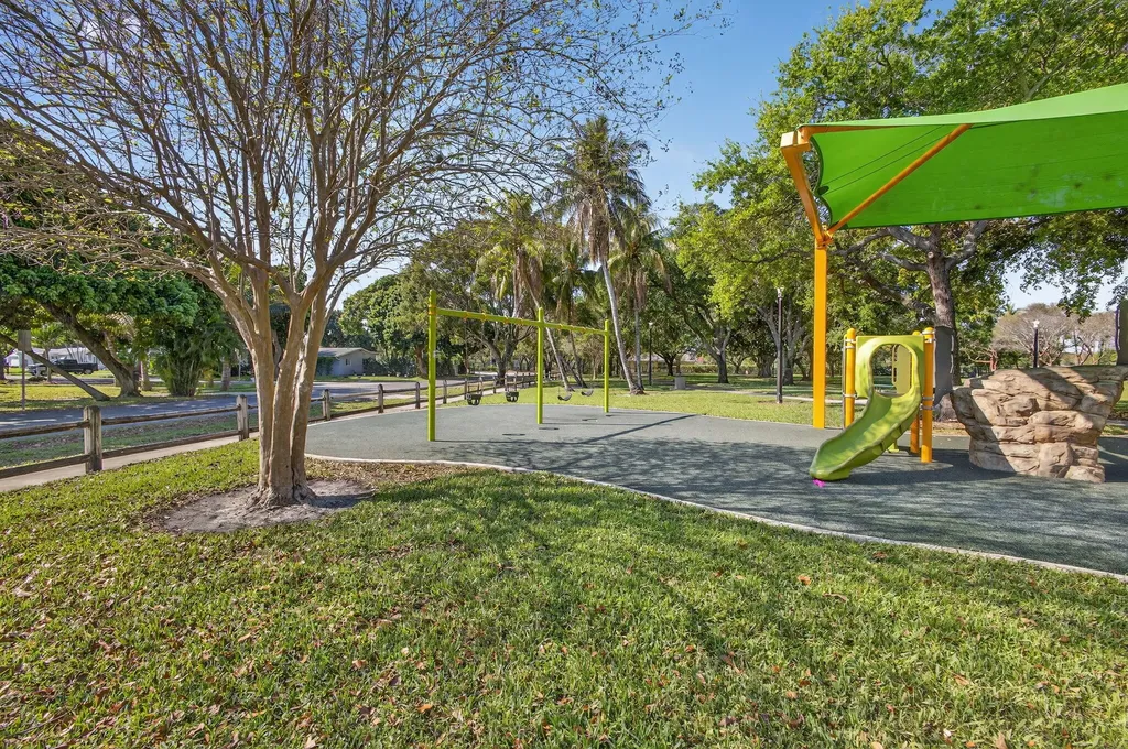 1827 Pinehurst Drive West Palm Beach FL 33407