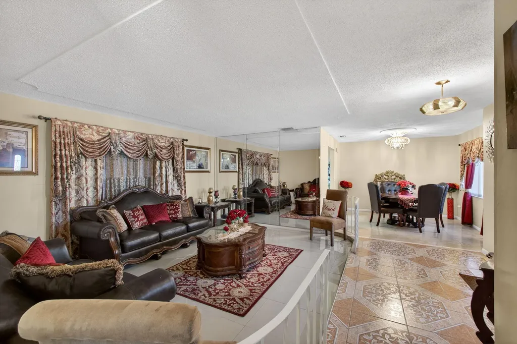 1827 Pinehurst Drive West Palm Beach FL 33407