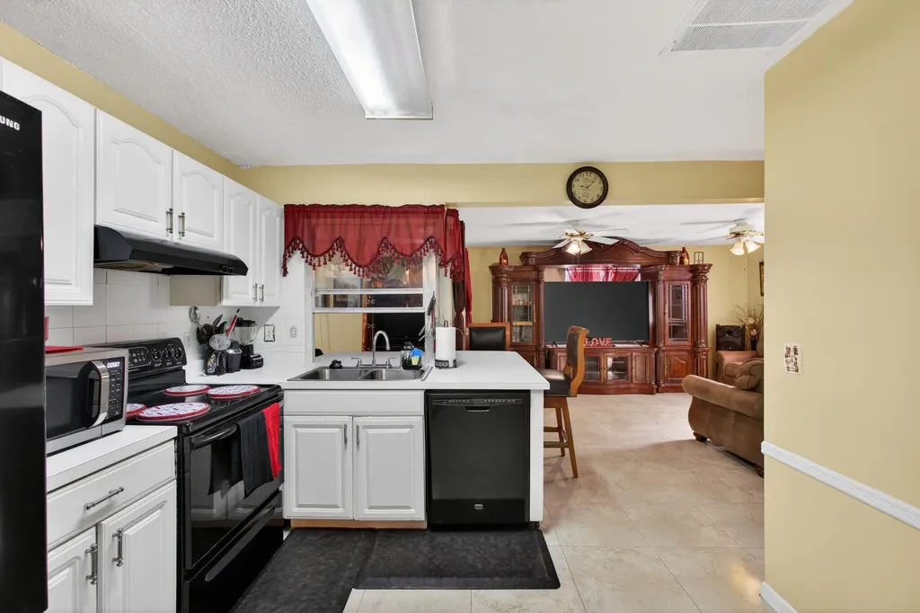 1827 Pinehurst Drive West Palm Beach FL 33407