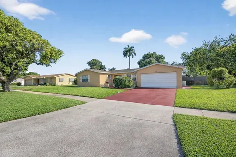 1827 Pinehurst Drive West Palm Beach FL 33407