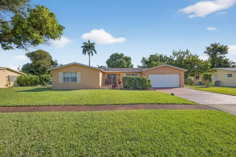 1827 Pinehurst Drive West Palm Beach FL 33407