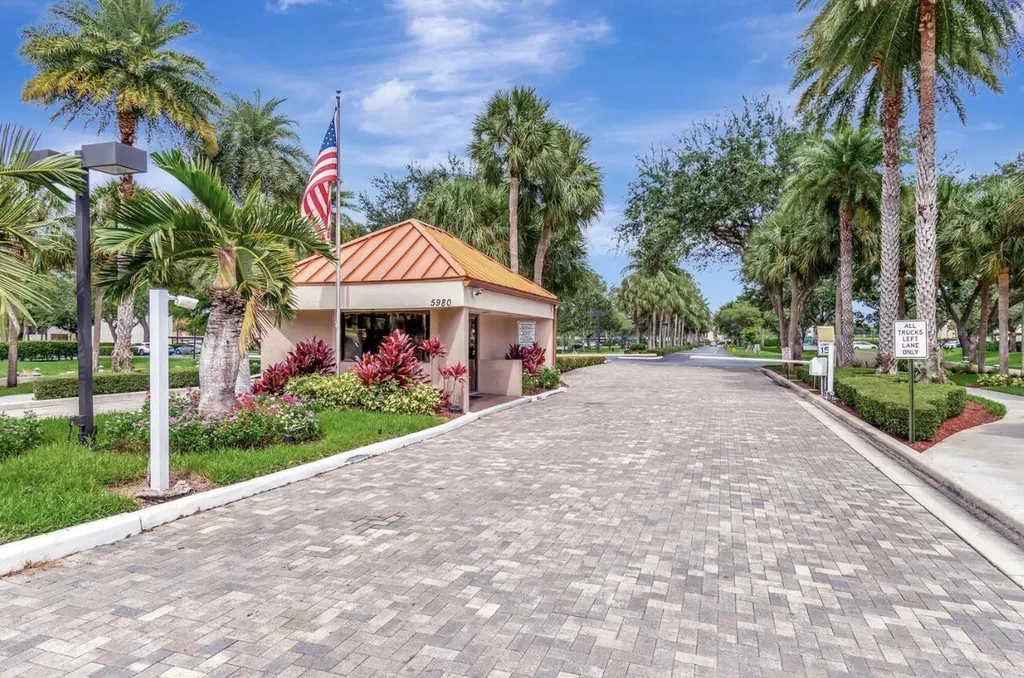 5851 Camino Del Sol Boca Raton FL 33433