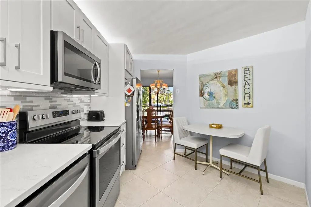 5851 Camino Del Sol Boca Raton FL 33433