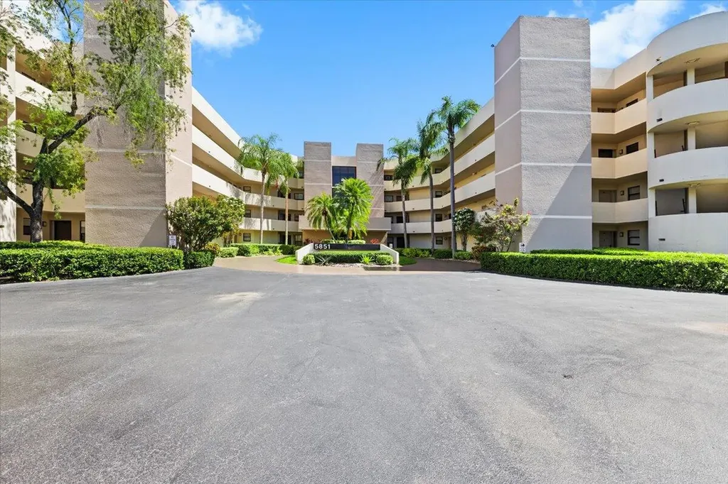 5851 Camino Del Sol Boca Raton FL 33433