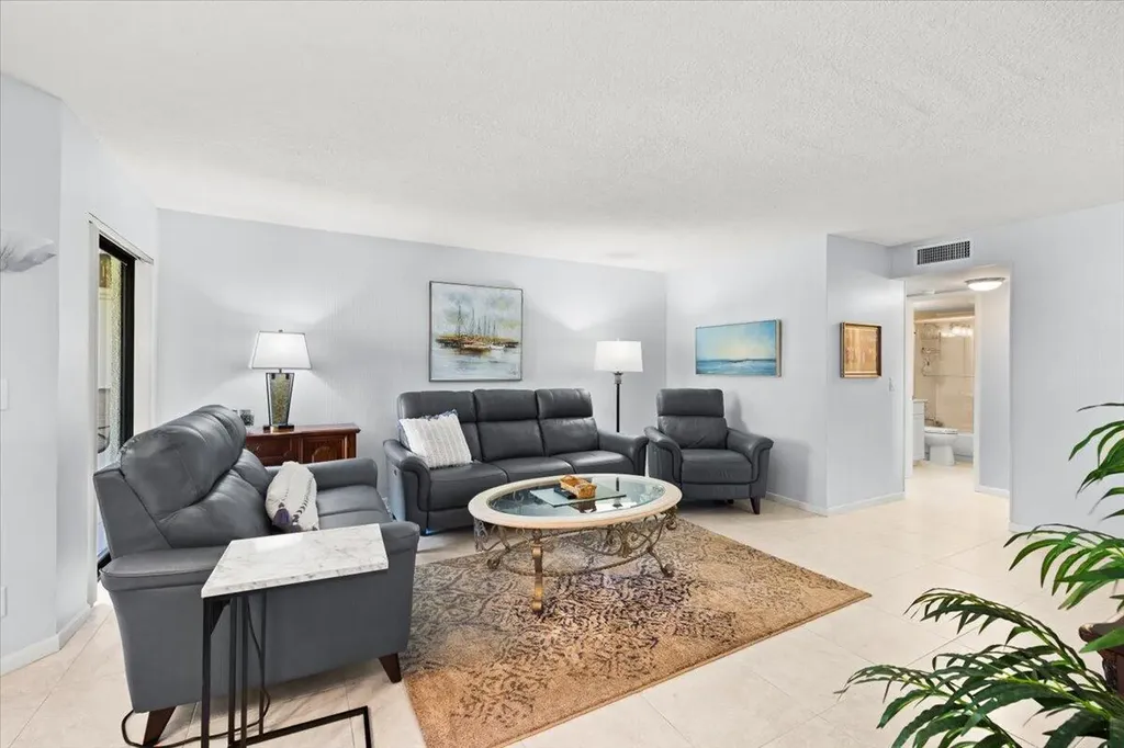 5851 Camino Del Sol Boca Raton FL 33433