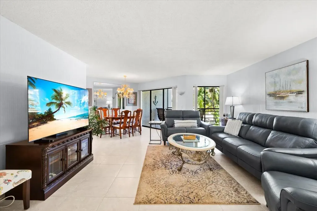 5851 Camino Del Sol Boca Raton FL 33433