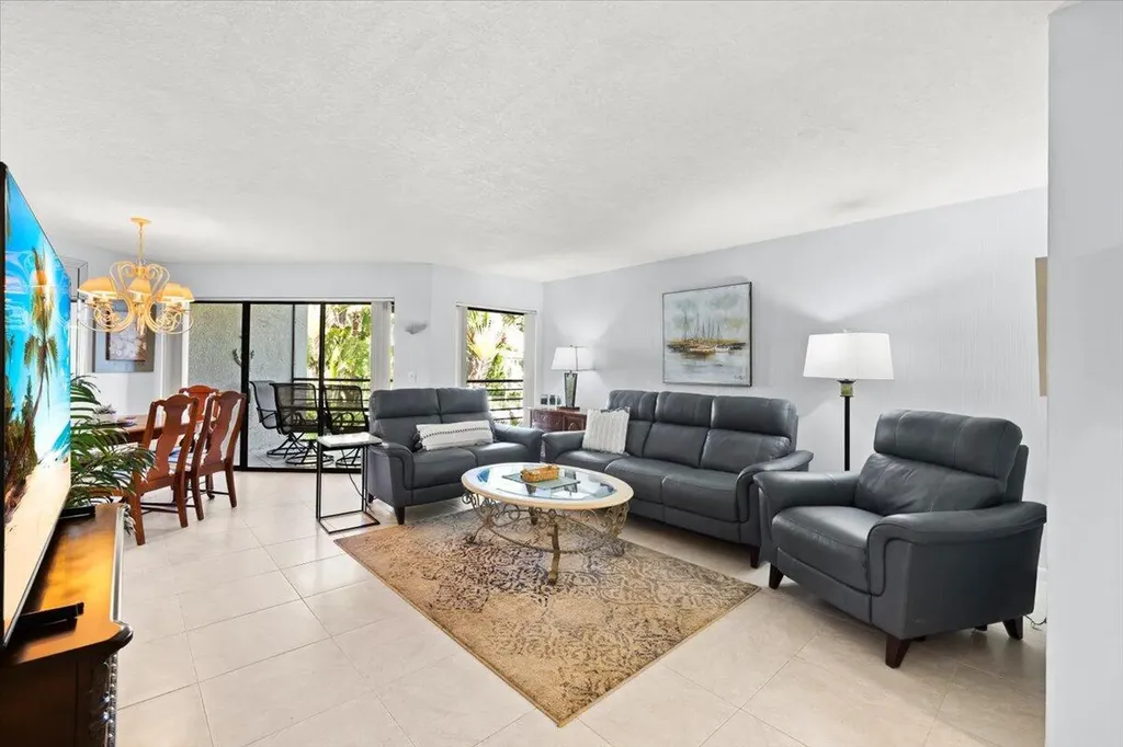 5851 Camino Del Sol Boca Raton FL 33433