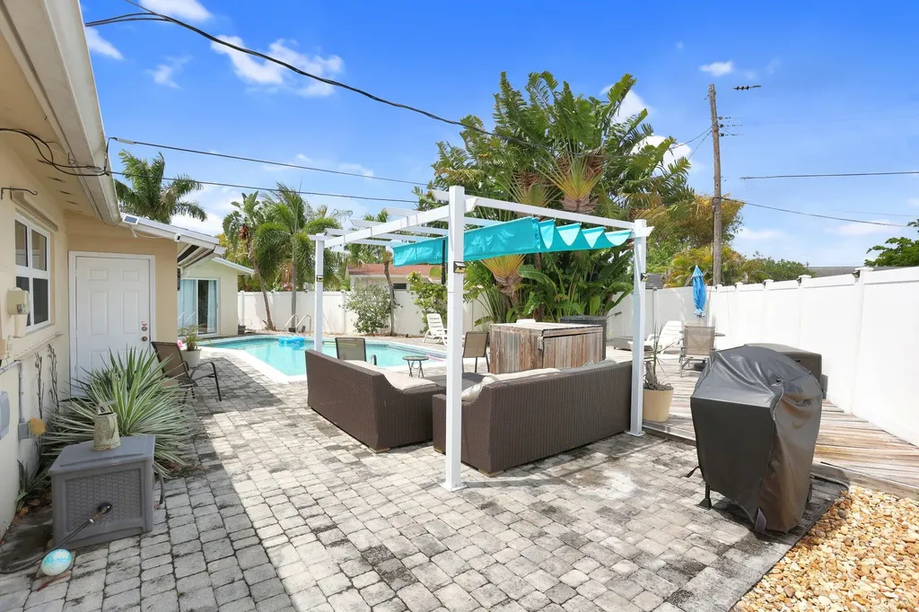 1325 SE 1st Avenue Deerfield Beach FL 33441