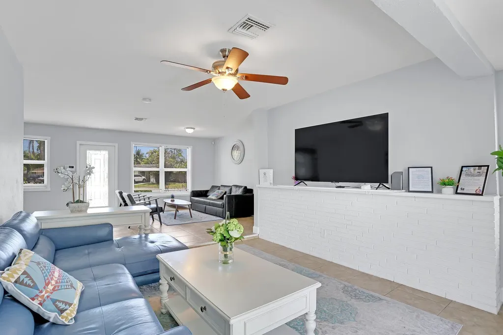 1325 SE 1st Avenue Deerfield Beach FL 33441