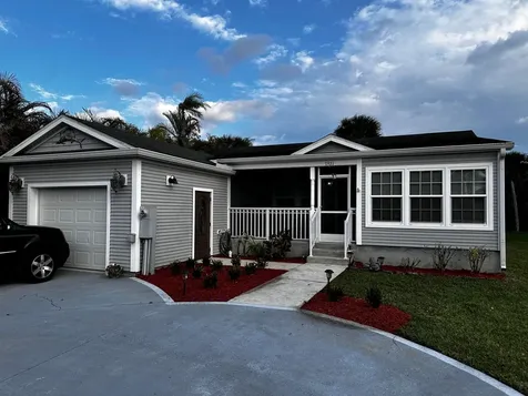 7921 SE Paradise Drive Stuart FL 34997