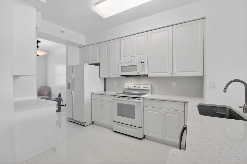 22703 Camino Del Mar Boca Raton FL 33433