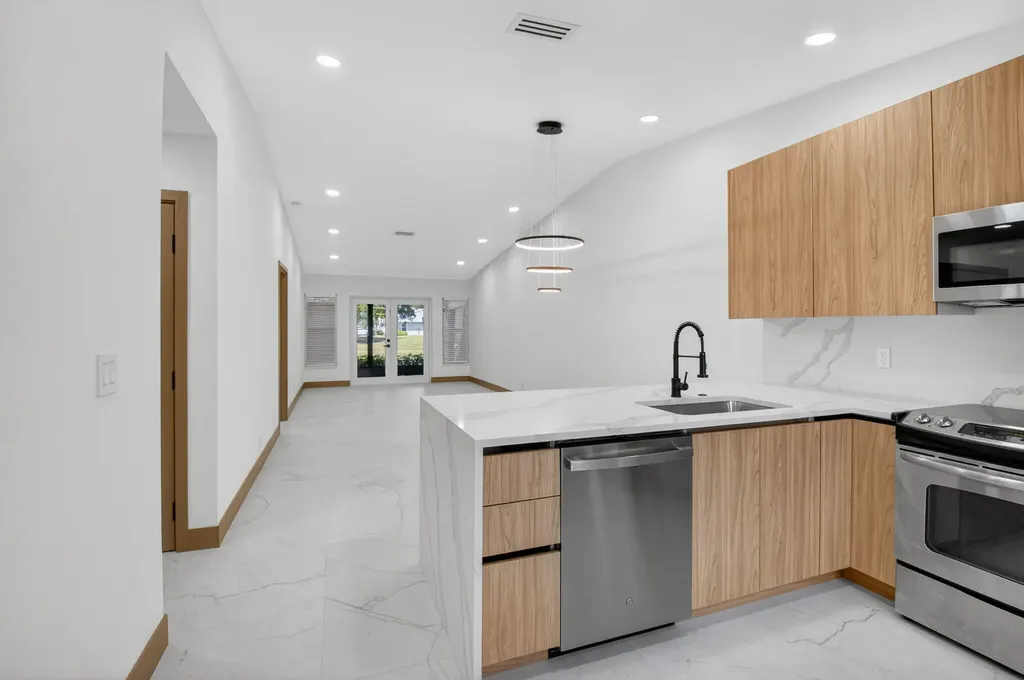 8901 Windtree Street Boca Raton FL 33496