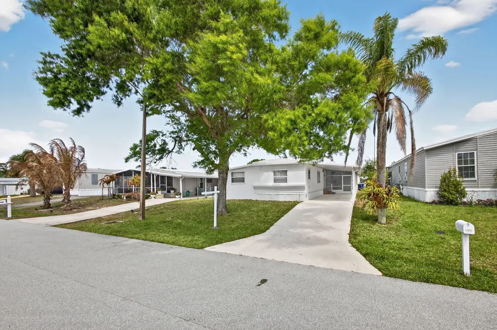 7338 SE Redbird Circle Hobe Sound FL 33455
