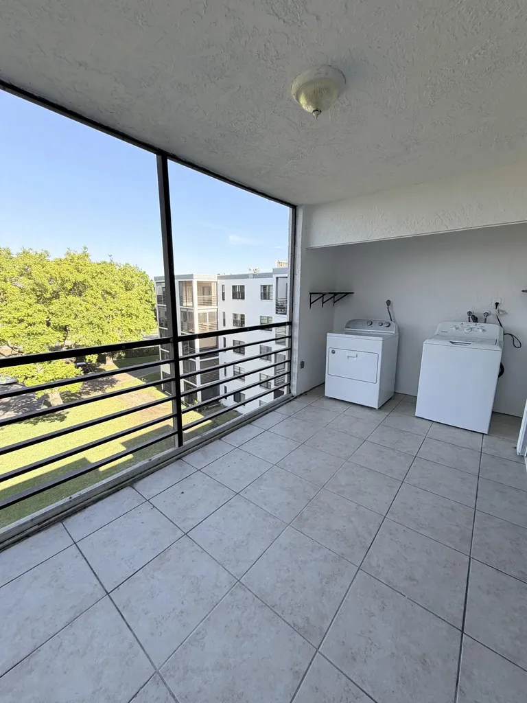 9235 SW 8th Street Boca Raton FL 33428
