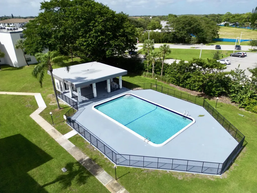 9235 SW 8th Street Boca Raton FL 33428