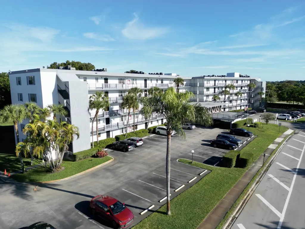 9235 SW 8th Street Boca Raton FL 33428