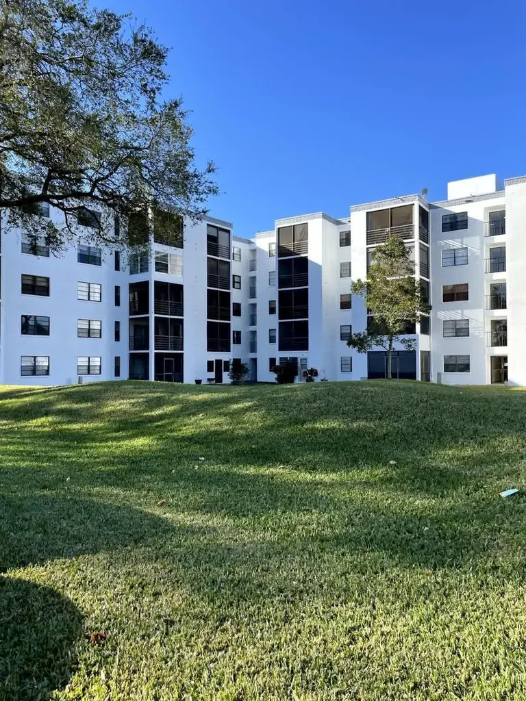 9235 SW 8th Street Boca Raton FL 33428