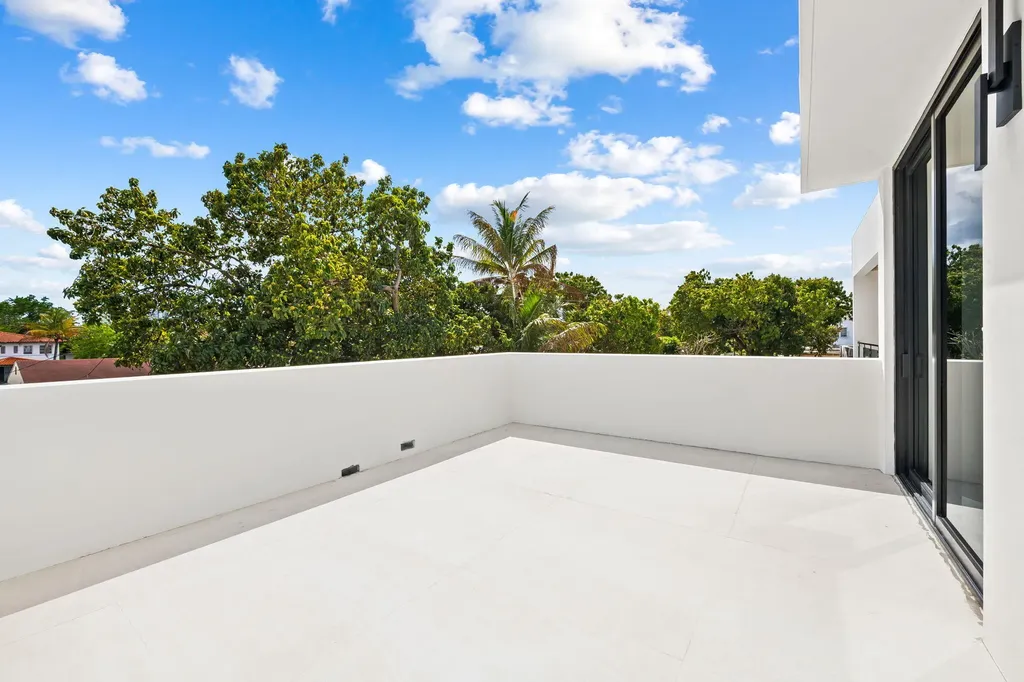 2324 SW 26th Street Miami FL 33133
