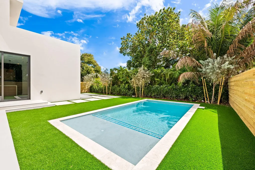 2324 SW 26th Street Miami FL 33133