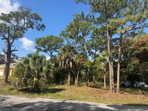 5866 SE Wesley Avenue Stuart FL 34997