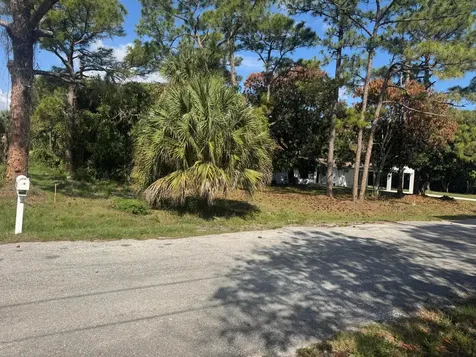 5866 SE Wesley Avenue Stuart FL 34997