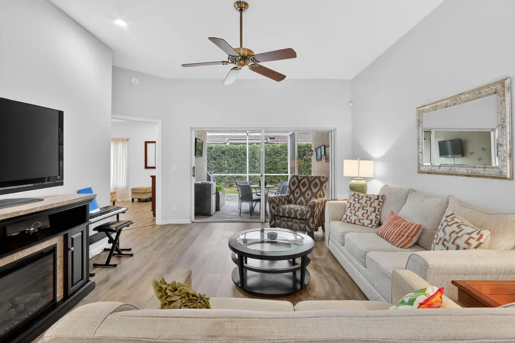 8446 Via Serena Boca Raton FL 33433