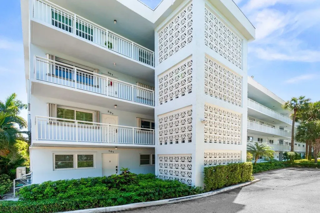 2010 S Federal Highway Boynton Beach FL 33435