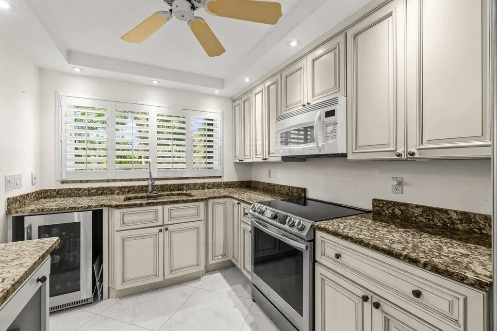 2010 S Federal Highway Boynton Beach FL 33435