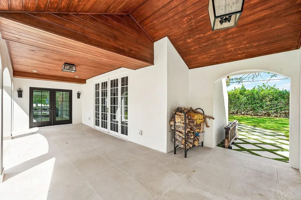 321 SW 1st Avenue Boynton Beach FL 33435