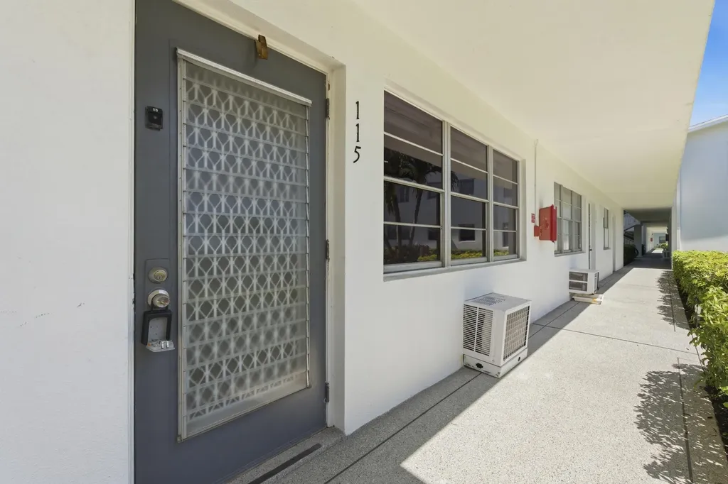115 Markham F Deerfield Beach FL 33442