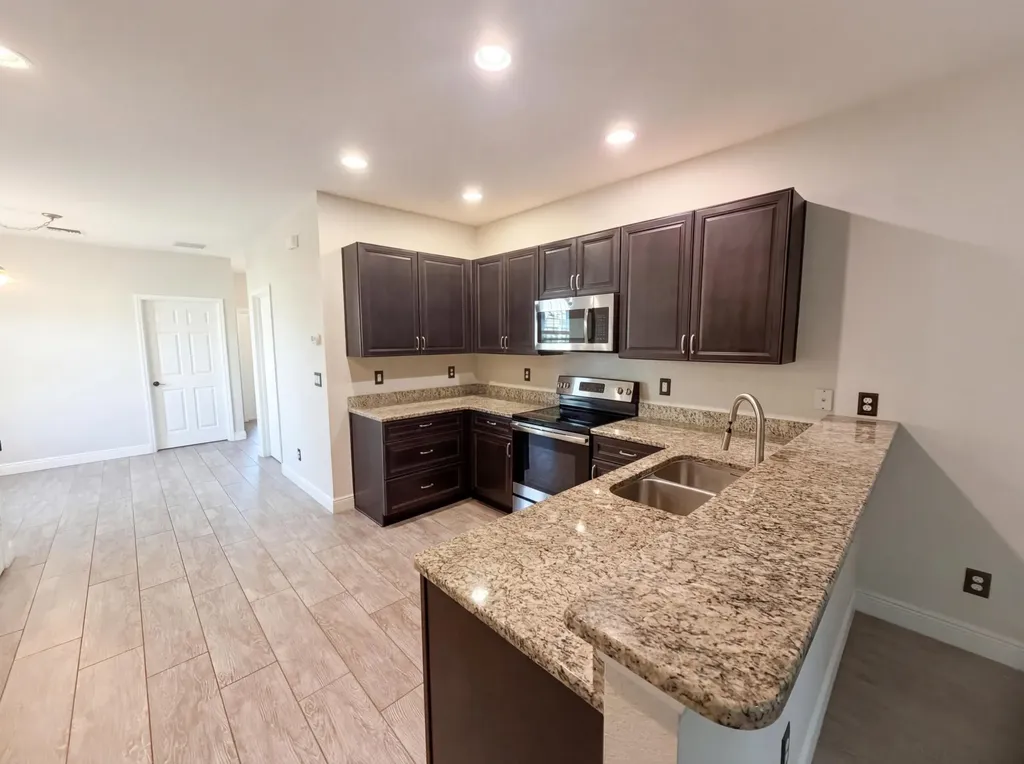 758 NE Hawks Ridge Way Port St Lucie FL 34983