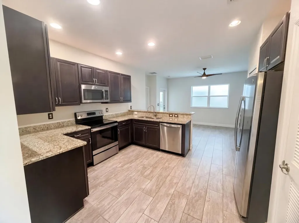 758 NE Hawks Ridge Way Port St Lucie FL 34983