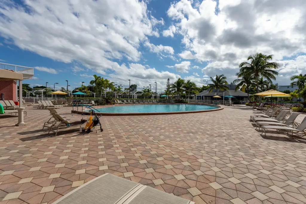 2005 Newport G Deerfield Beach FL 33442