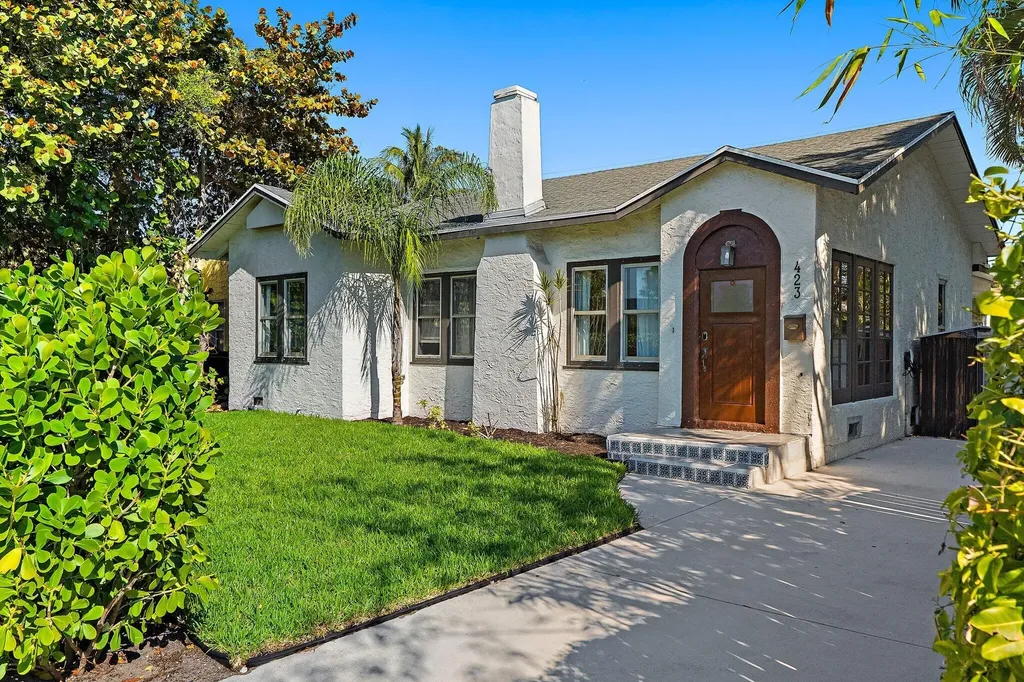 423 Avenida Alegre West Palm Beach FL 33405