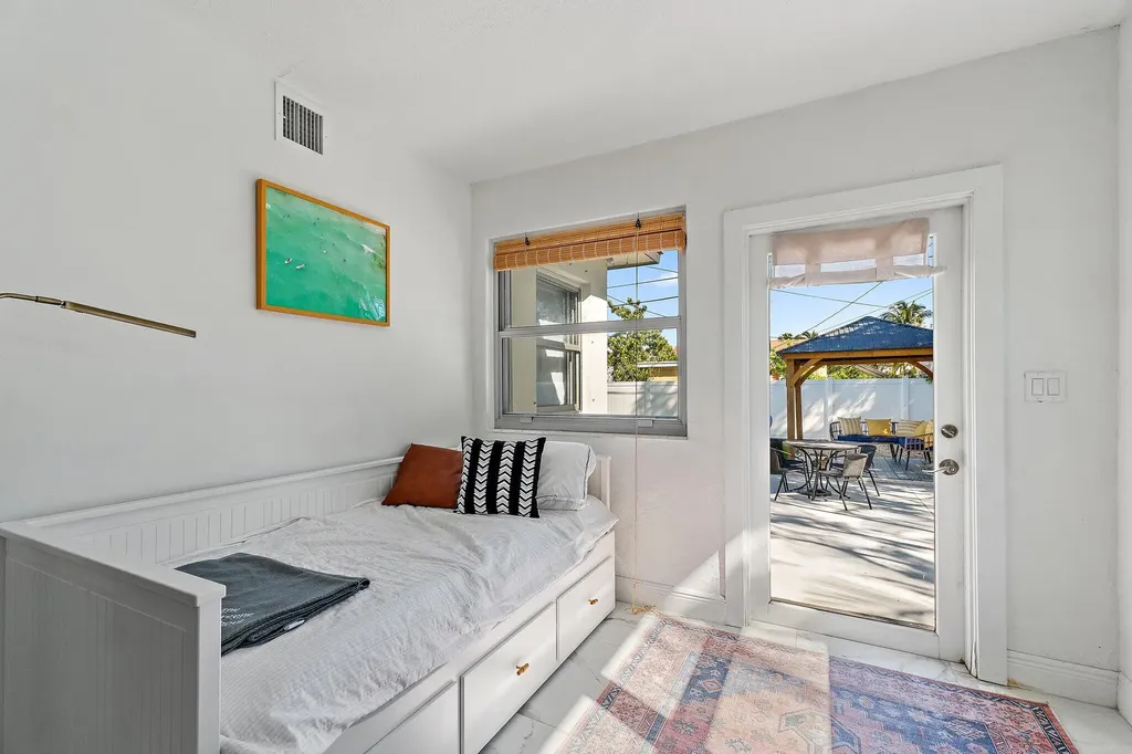 423 Avenida Alegre West Palm Beach FL 33405