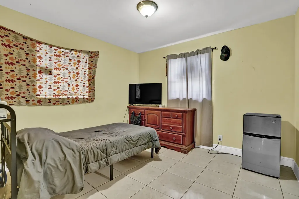 2040 NE 2nd Terrace Pompano Beach FL 33060