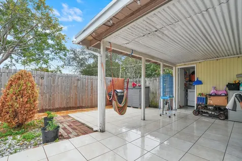2040 NE 2nd Terrace Pompano Beach FL 33060