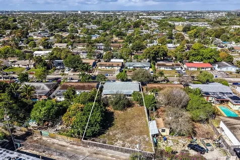 2040 NE 2nd Terrace Pompano Beach FL 33060
