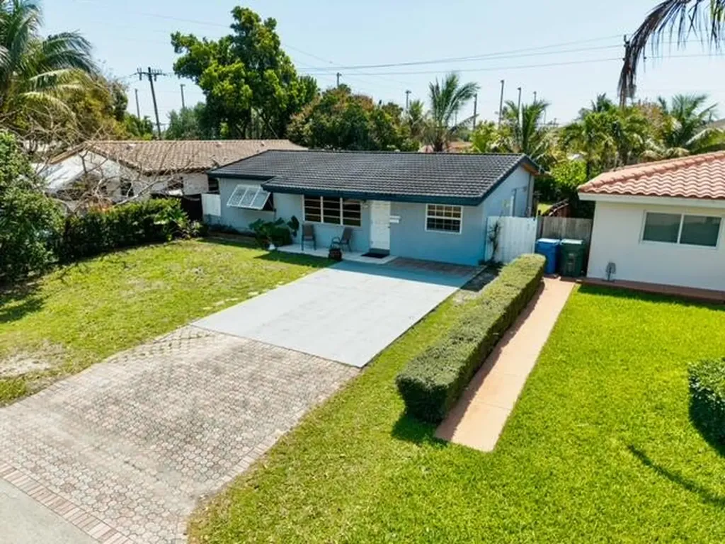 270 NE 42nd Street Oakland Park FL 33334
