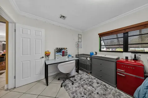 270 NE 42nd Street Oakland Park FL 33334