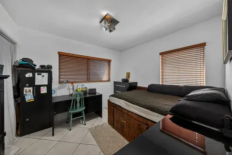 270 NE 42nd Street Oakland Park FL 33334