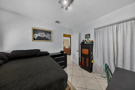 270 NE 42nd Street Oakland Park FL 33334